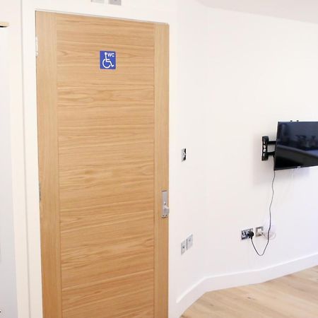 Lovely Studio Apartment With Access For Wheel-Chairs In Sydenham London Eksteriør bilde