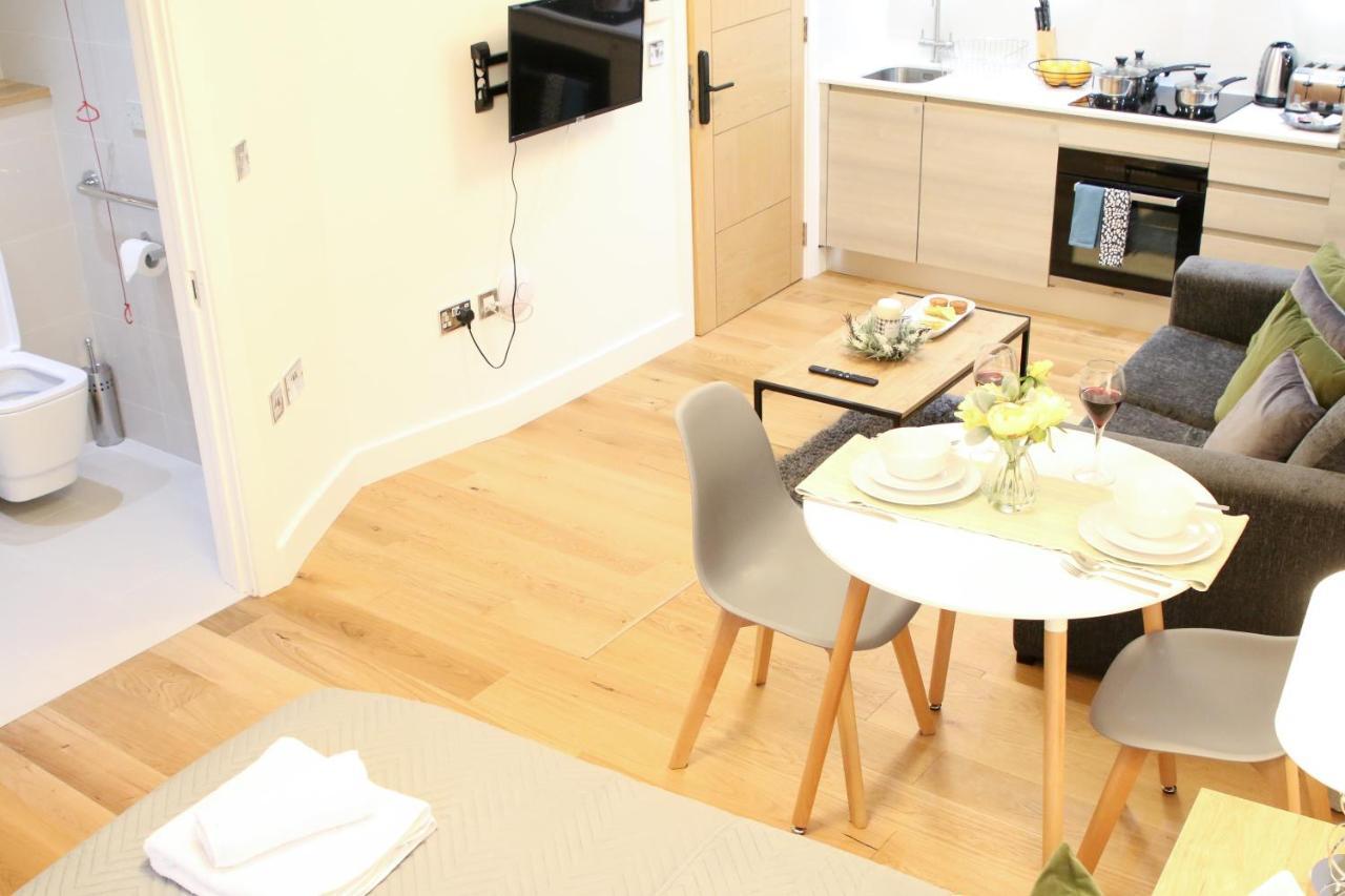 Lovely Studio Apartment With Access For Wheel-Chairs In Sydenham London Eksteriør bilde