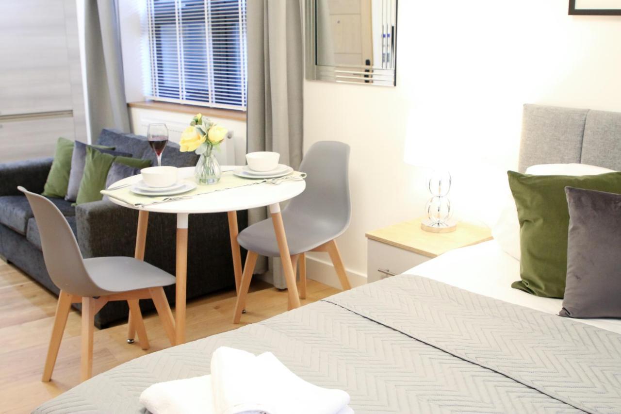 Lovely Studio Apartment With Access For Wheel-Chairs In Sydenham London Eksteriør bilde