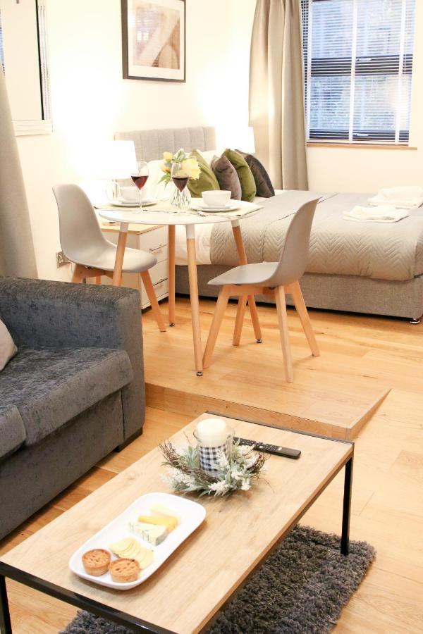 Lovely Studio Apartment With Access For Wheel-Chairs In Sydenham London Eksteriør bilde