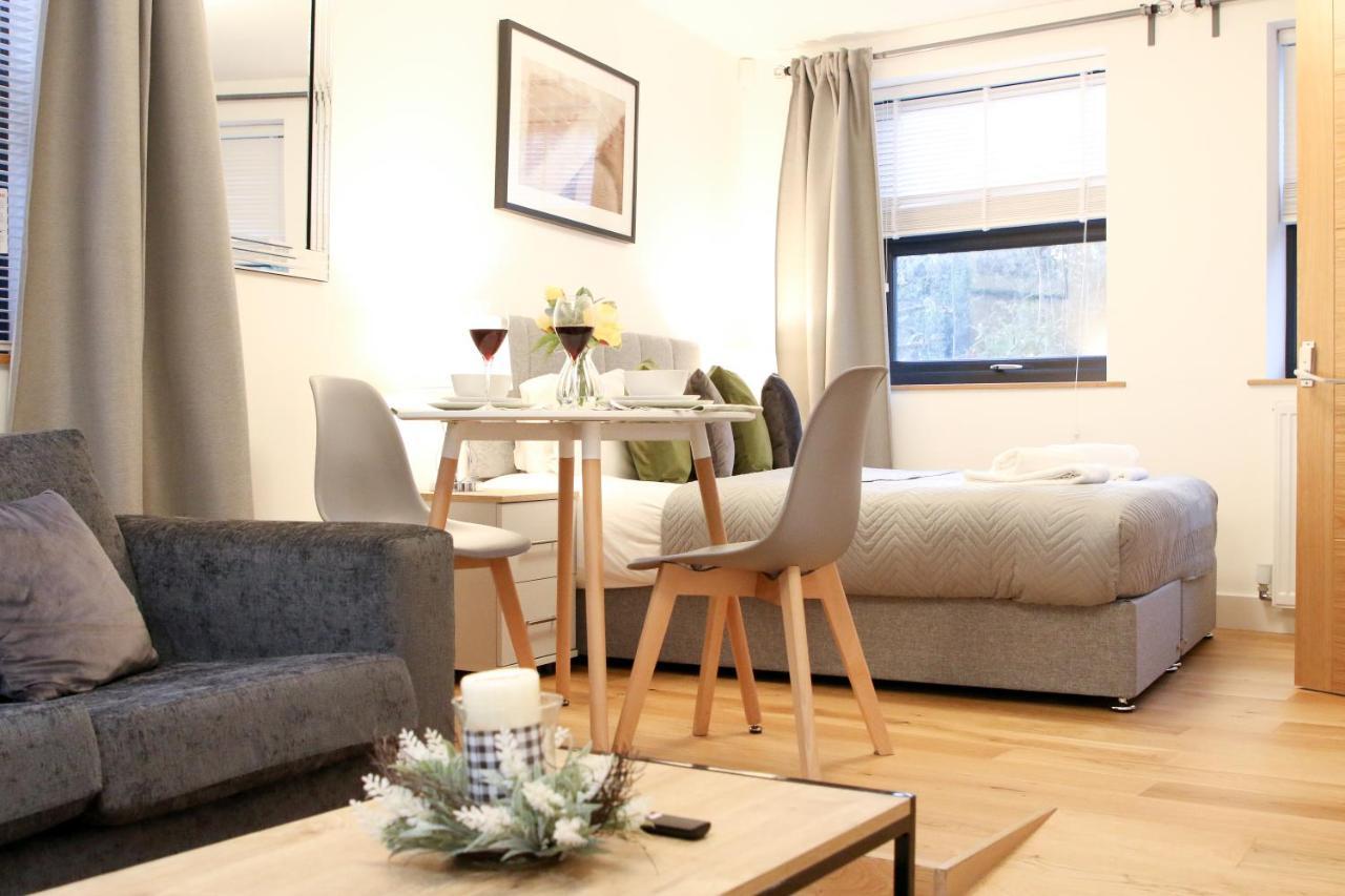 Lovely Studio Apartment With Access For Wheel-Chairs In Sydenham London Eksteriør bilde