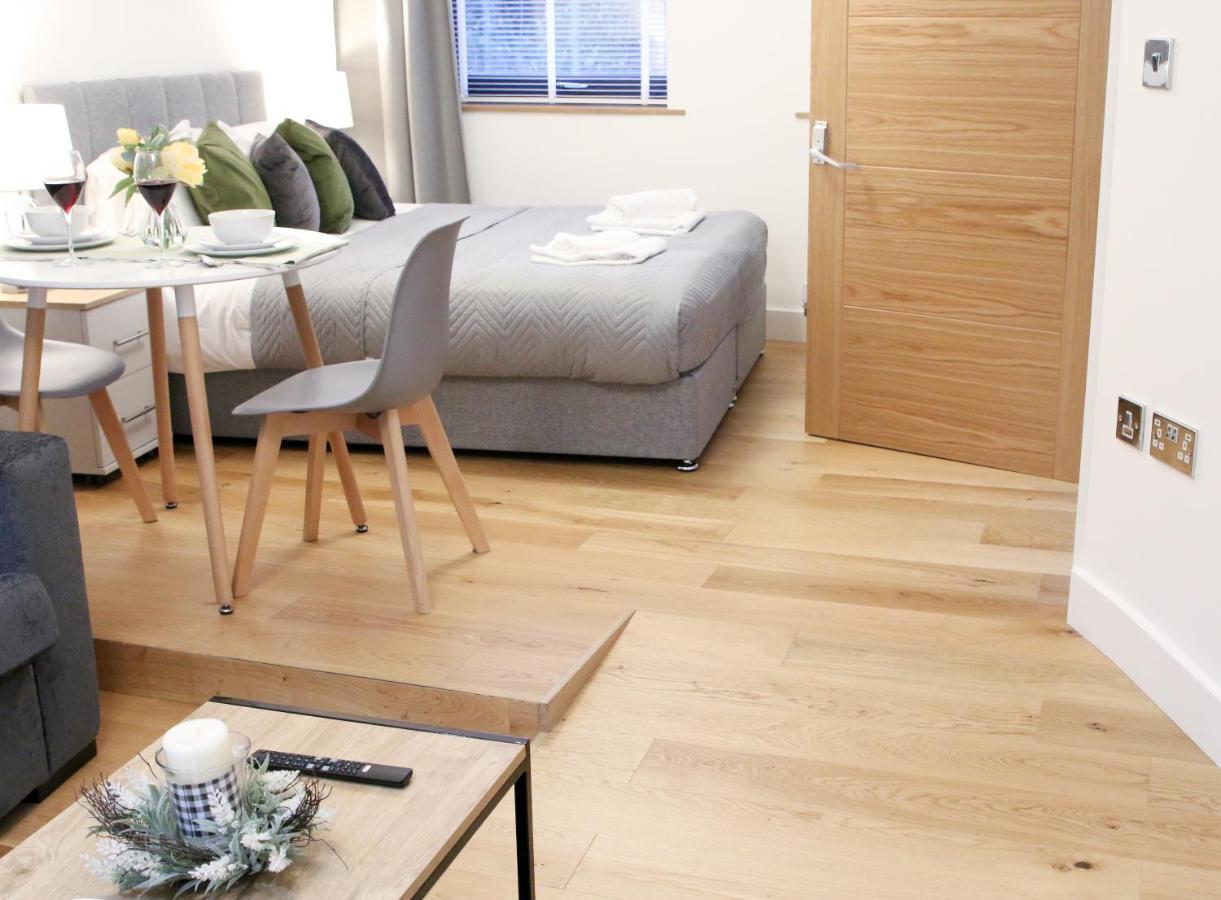 Lovely Studio Apartment With Access For Wheel-Chairs In Sydenham London Eksteriør bilde