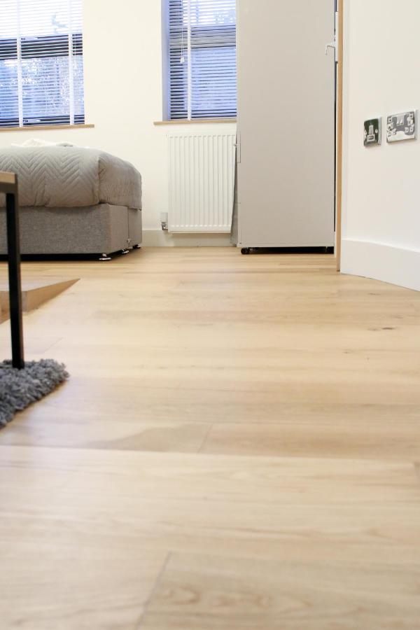 Lovely Studio Apartment With Access For Wheel-Chairs In Sydenham London Eksteriør bilde